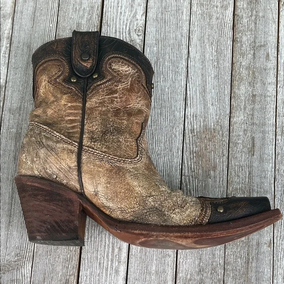 Corral Distressed Brown and Black Ankle Boots - Picture 9 of 15